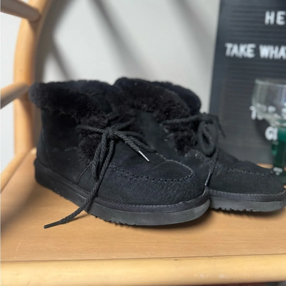Lamo Women's Black Winter Boots with Plush Lining